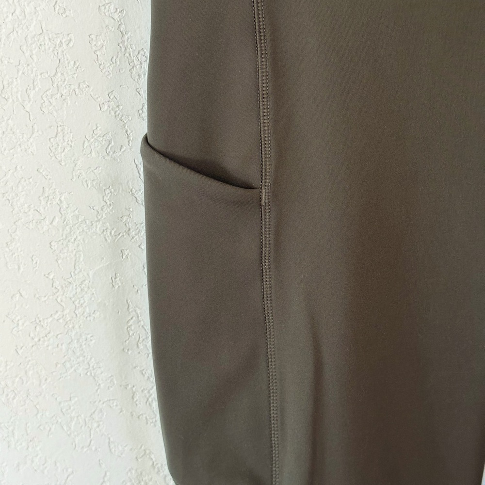 Lululemon - Picture 3 of 8
